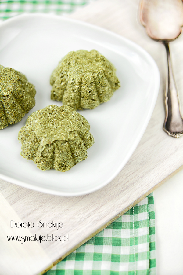 Babeczki szpinakowe – przepis z filmem