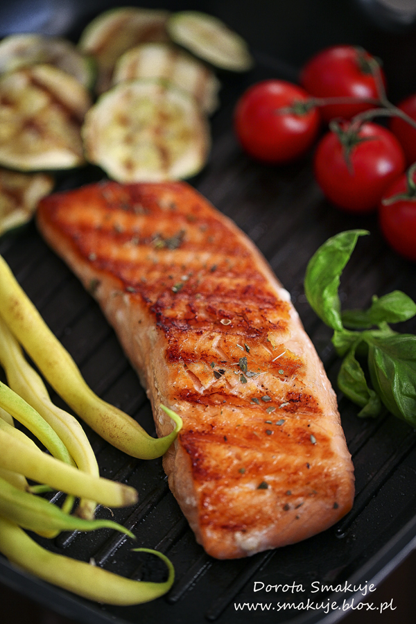 Łosoś smażony z harissą