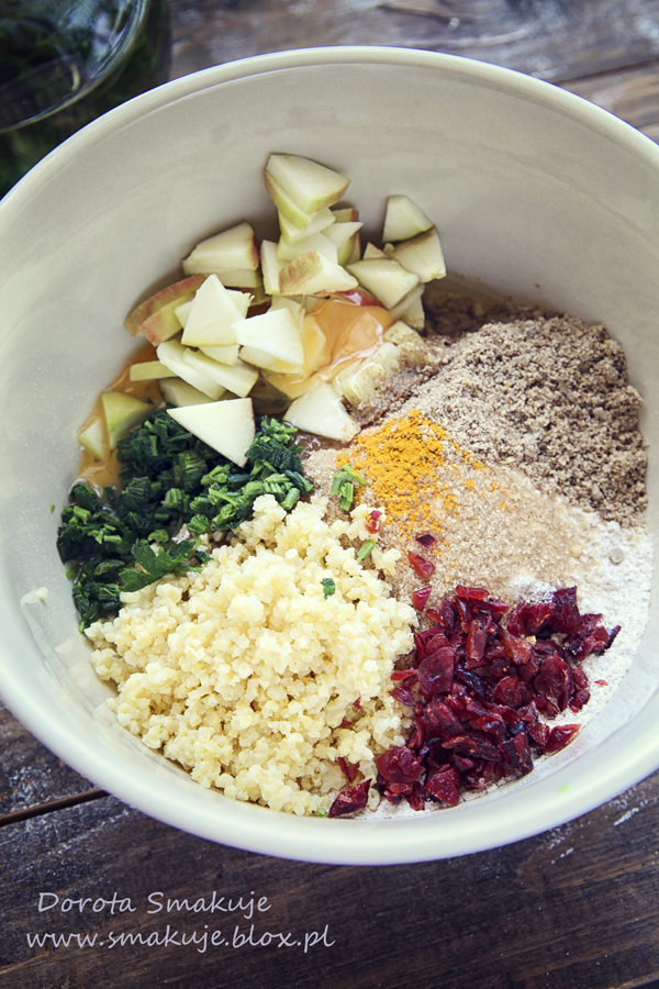 Placki z jabłkiem, żurawiną, kaszą jaglaną i pokrzywą Placki z jabłkiem, żurawiną, kaszą jaglaną i pokrzywą