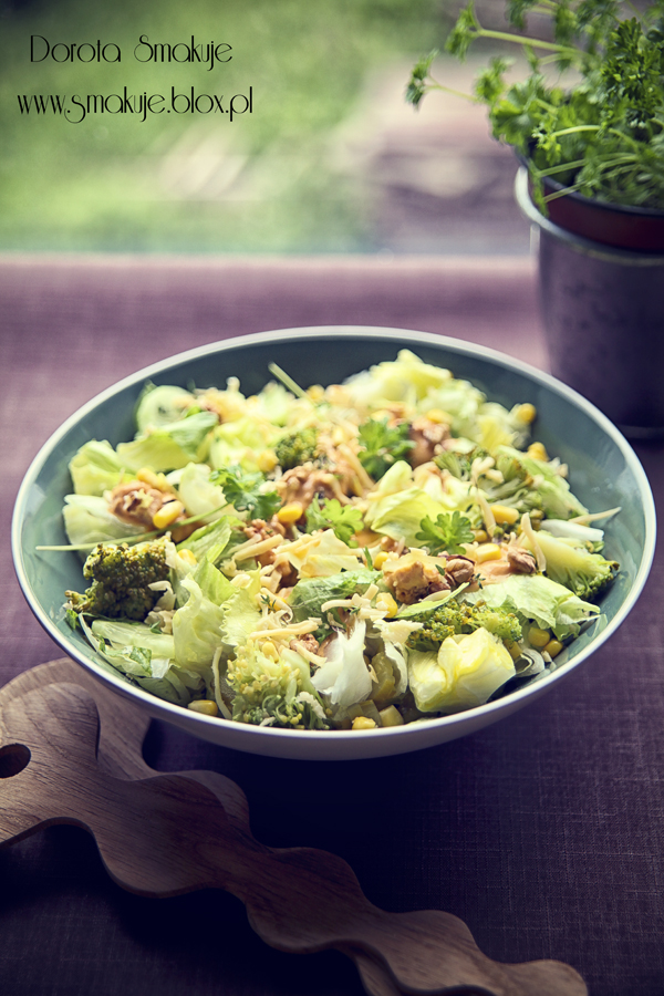 Sałatka z tuńczykiem sosie tysiąca wysp