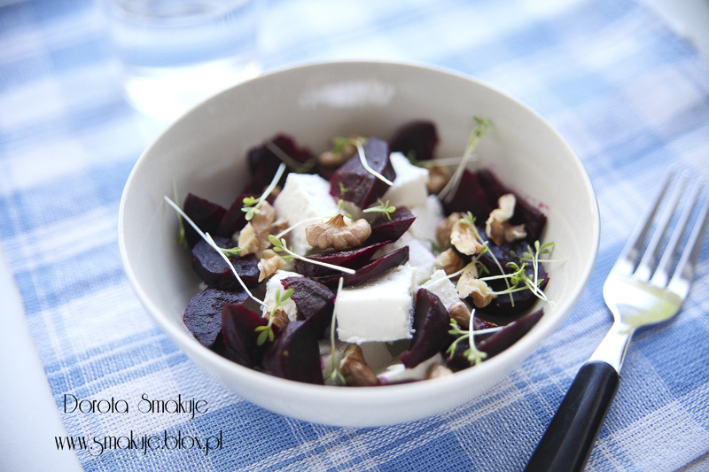 Twarożek z pieczonym burakiem i orzechami Twarożek z pieczonym burakiem i orzechami