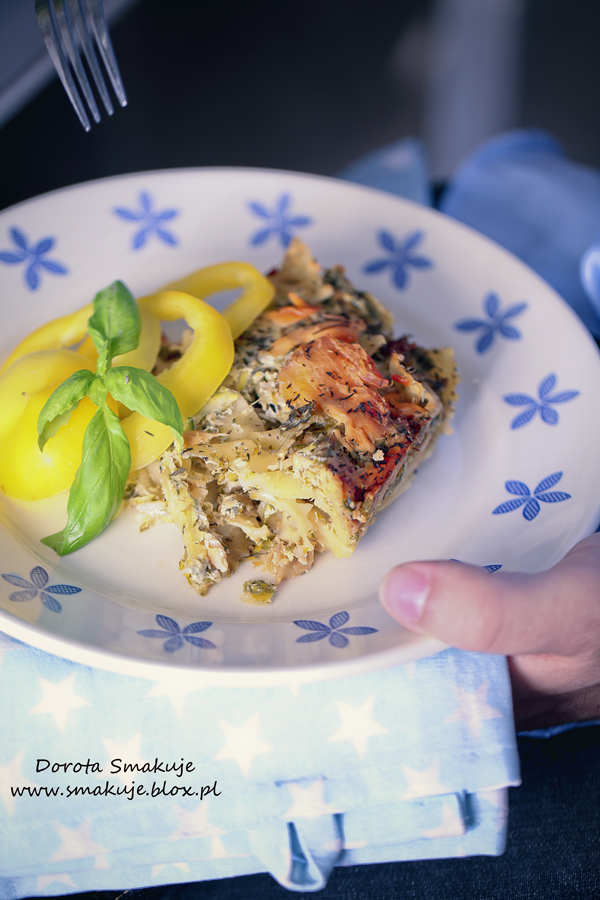 Zapiekanka makaronowa z łososiem, jarmużem i camembertem