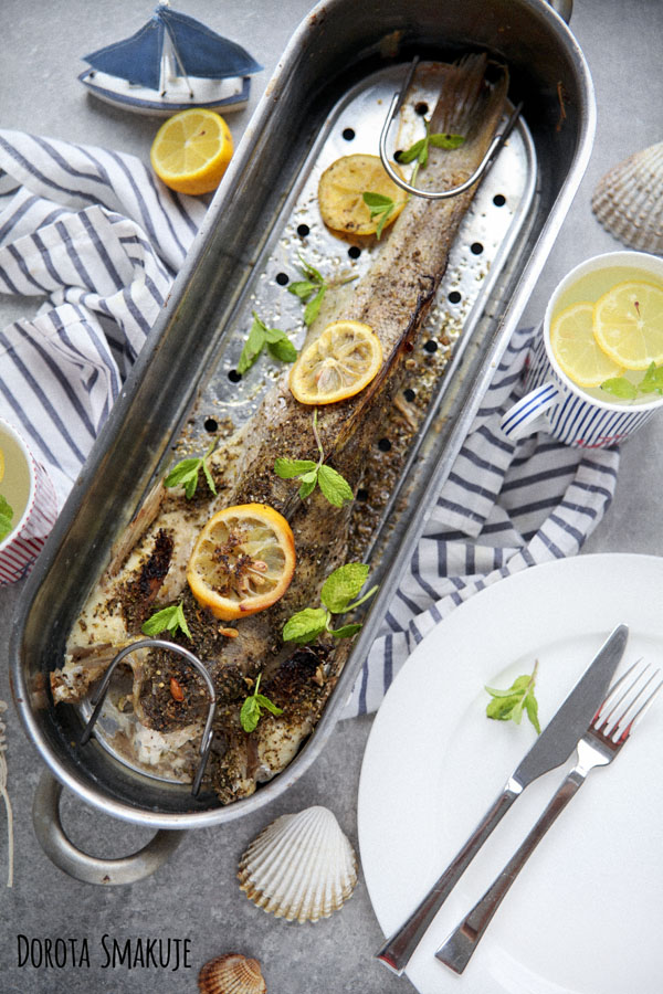 ryba pieczona w calosci