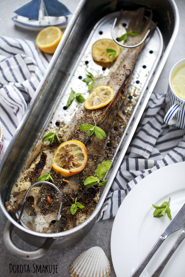 ryba pieczona w calosci