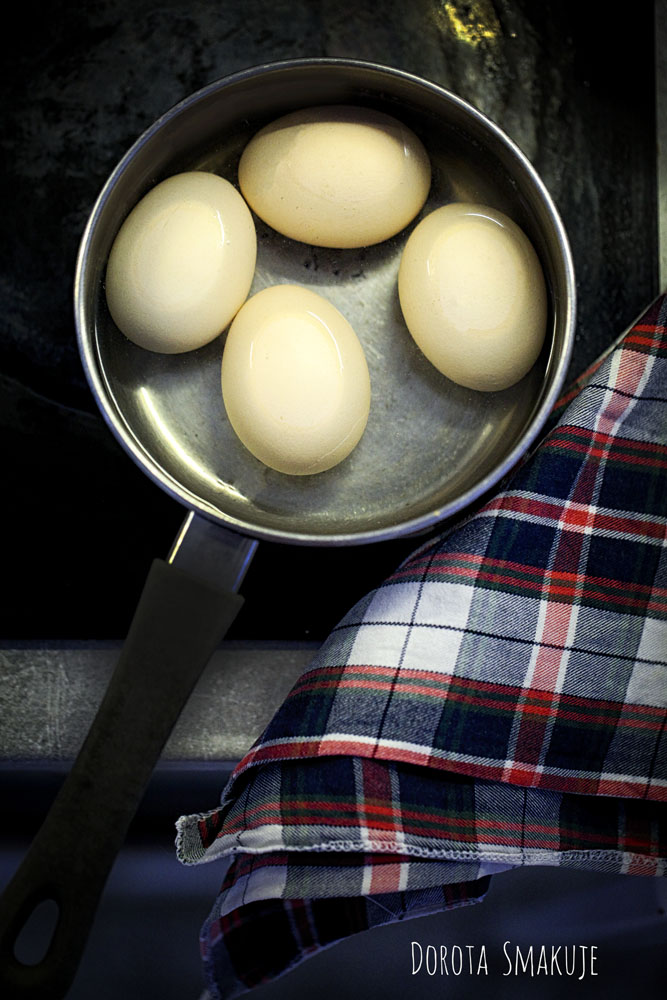 Jak gotować jajka by nie pękały
